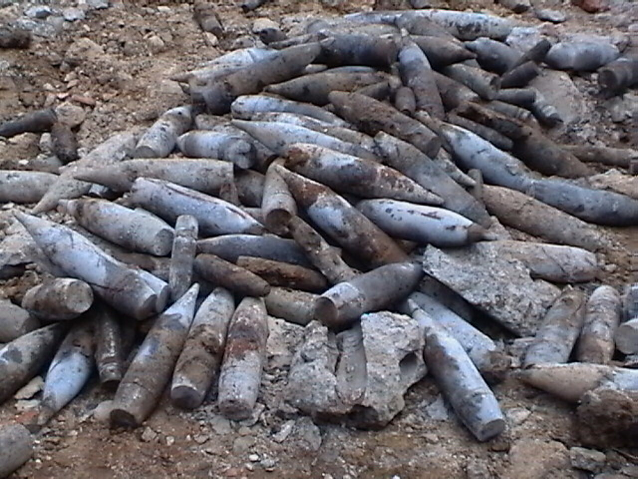 Nalezená munice vyzvednutá při pyrotechnickém průzkumu